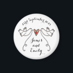 Persoonlijke Witte Doves Wedding Magnet Favor<br><div class="desc">Een illustratie van twee prachtige duinen die een stromend lint vasthouden met een liefdeshart bevestigd.</div>