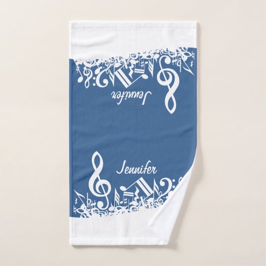Persoonlijke witte joumloge muzieknotities op blau bad handdoek