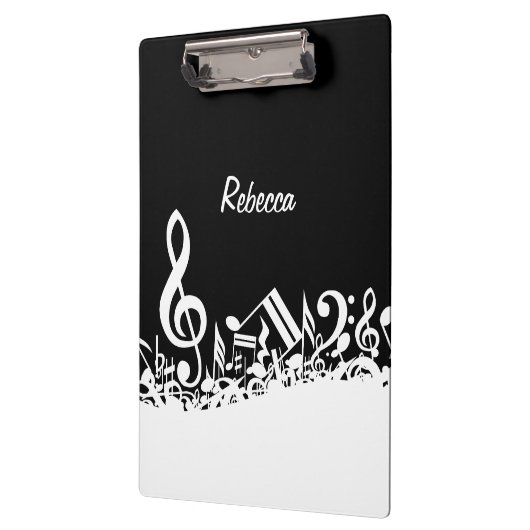 Persoonlijke witte joumloge muzieknotities op zwar klembord (Links)