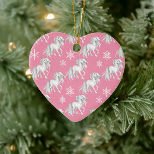 Persoonlijke witte paarden en sneeuwvlokken op roz keramisch ornament