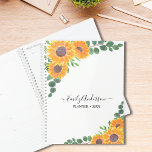 Persoonlijke zonnebloem Eucalyptus Planner<br><div class="desc">Deze  Planner is versierd met waterverf zonnebloemen en groene eucalyptusbladeren op een witte achtergrond. Je kunt het personaliseren door jouw namen toe te voegen en het jaar te veranderen. Originele Waterverf © Michele Davies.</div>