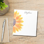 Persoonlijke zonnebloem notitieblok<br><div class="desc">Dit bloemige gepersonaliseerde notitieblok is versierd met een gele waterverf zonnebloem. Gemakkelijk aan te passen. Gebruik het ontwerpgereedschap om de tekstgrootte,  -stijl of -kleur te wijzigen. Als we creëer ons kunstwerk zullen je dit exacte afbeelding van andere ontwerpers niet vinden. Originele Waterverf © Michele Davies.</div>