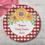 Persoonlijke zonnebloemoenreünie papieren bordje<br><div class="desc">Plan je een familiereünie? Deze bloemenfamilie reünie papier borden zal er geweldig uitzien op uw feest tafel. Ze zijn versierd met waterverf zonnebloemen en gebladerte op een rode achtergrond. Gemakkelijk aan te passen. Originele Waterverf © Michele Davies.</div>