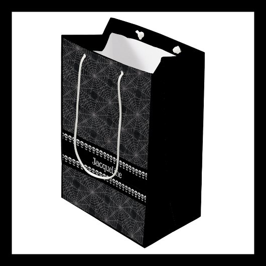 Persoonlijke Zwarte Gotische Schedel en Spinnenweb Medium Cadeauzakje