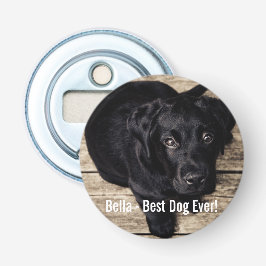 Persoonlijke zwarte-labfoto en naam van de hond button flesopener