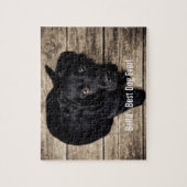 Persoonlijke zwarte-labfoto en naam van de hond legpuzzel (Verticaal)