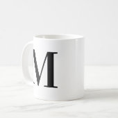 Persoonlijke Zwarte Monogram Letter M Koffiemok (Voorkant links)