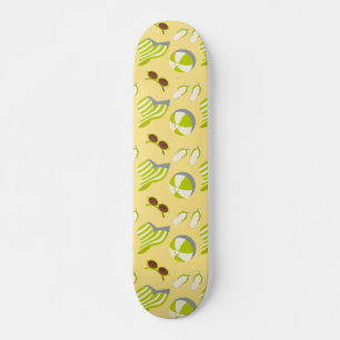 Perspatrooster met zonnebrillen en zonnezonnepanel persoonlijk skateboard