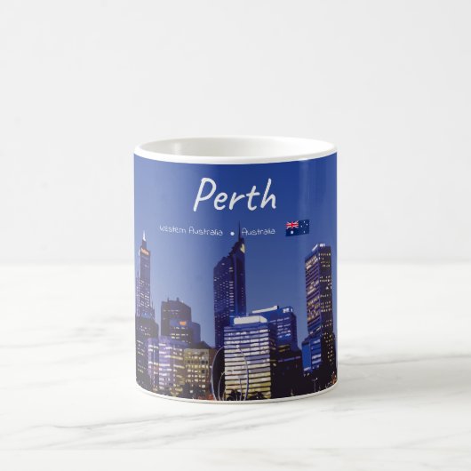 Perth, Australië - Stadsprofiel 's Nachts Koffiemok (Center)