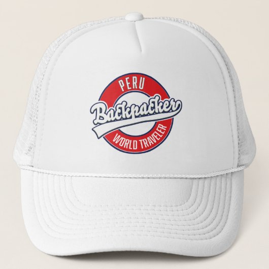 Peru backpacker wereldreiziger logo. trucker pet (Voorkant)