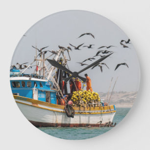 Peru, Los Organos. Vissersboot in Los Organos Grote Klok