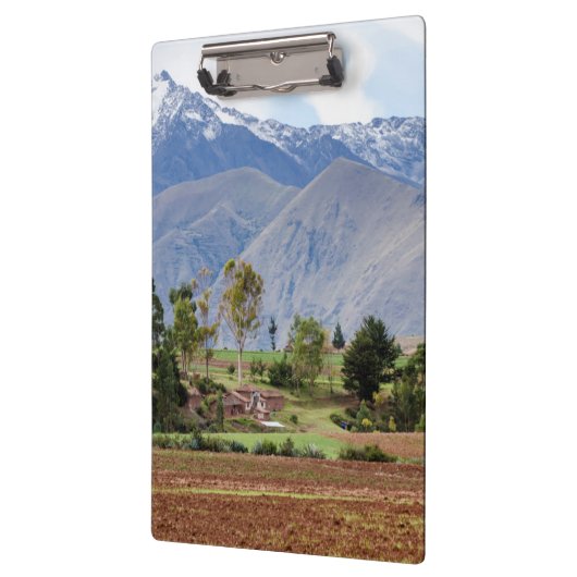 Peru, Maras. Landschap boven de Heilige Vallei Klembord (Links)