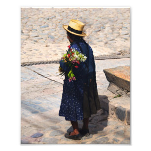 Peruaanse vrouwen Holding Flowers Foto Afdruk