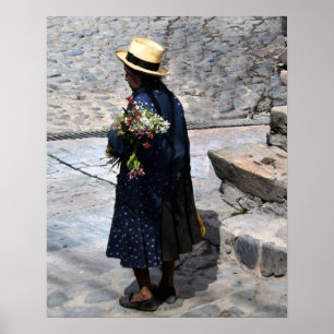 Peruaanse vrouwen Holding Flowers Poster