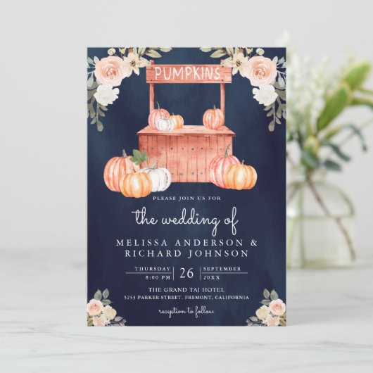 Perzik Bloemenpompoenmarkt QR Code Marine Bruiloft Kaart (Staand voorkant)