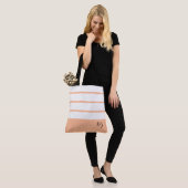 Perzik Elegante Vrouwelijke Gestreepte Monogram Tote Bag (Op model)