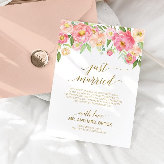 Perzik en roze pioen bloemen net getrouwd huwelijk aankondiging