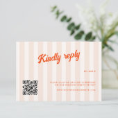 Perzik en Tangerine Gestreepte Retro Bruiloft RSVP Kaartje (Staand voorkant)