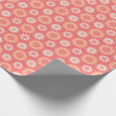 Perzik en witte bloemen op koraal cadeaupapier (Hoek)