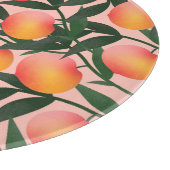 Perzik fruit roze achtergrond patroon. snijplank (Hoek)