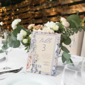 Perzik gekleurde bloemenbruiloft tafel nummer reclamebord met voetstuk