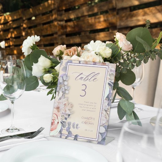 Perzik gekleurde bloemenbruiloft tafel nummer reclamebord met voetstuk