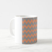 Perzik & Grijs Chevron – Modern Zigzag Patroon Koffiemok (Voorkant links)
