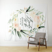 Perzik + groene waterverf bloemige bruid in wordin wandkleed (In Situ (horizontaal))