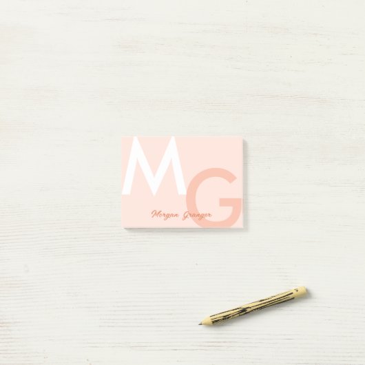 Perzik Minimale Schone Moderne Grote Monogram Post-it® Notes (Op bureau)