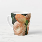 Perzik Ranunculus en Tulp Floral Latte mok (Linkerhoek)
