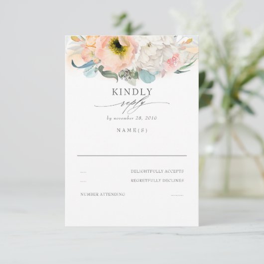 Perzik Roze en Wit Bloemen Bruiloft RSVP Kaartje (Staand voorkant)