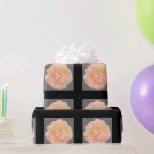 Perzik roze geel rose ontwerp op zwarte achtergron cadeaupapier