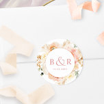 Perzikblindheid met Coral Wedding Envelope / Favor Ronde Sticker<br><div class="desc">Elegant monogrammed trouwenvelop verzegelt of bevoordeelt sticker met prachtige waterverf florale details in een prachtige mix van perzik, oranje, wazige roze, koraal, crème en champagnekleurige huiden. Midden in wit met initialen en tweede tekstlijn in koraal. Twee grootteopties en verscheidene vormopties om van te kiezen. De de tekstlijn van de bodem...</div>
