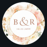 Perzikblindheid, Terracotta Wedding Envelope / Fav Ronde Sticker<br><div class="desc">Elegant monogrammed bruiloftsenvelop verzegelt of bevoordeelt sticker met prachtige waterverf florale details in een prachtige mix van perzik, oranje, wazige roze, crème en champagnekleurige tinten. Midden in wit met initialen en tweede tekstlijn in terracotta roesttoon. Twee grootteopties en verscheidene vormopties om van te kiezen. De de tekstlijn van de bodem...</div>