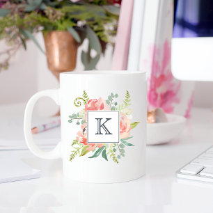 Perziken en Crème Waterverf Bloemen met Monogram Koffiemok