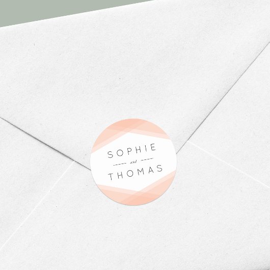 Perzikgelaagde geometrische bruiloft ronde sticker