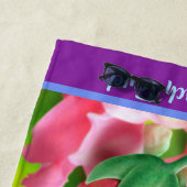 Perzikhanddoek Ladybug-bloemtuin. Paarse rand Strandlaken (In situ)