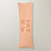 Perzikkleur van 2024 met de naam van het douanemon lichaamskussen (Voorkant Verticaal)