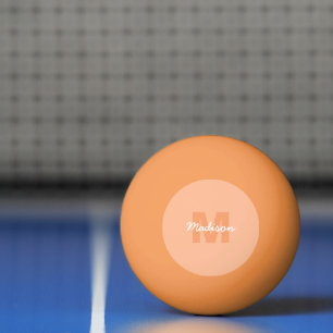 Perzikkleur van 2024 met de naam van het douanemon pingpongbal