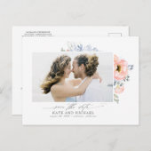 Perzikkleurige bloemen Dusty Blue Save the Date Fo Aankondigingskaart (Voorkant / Achterkant)