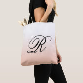 Perzikombre boven elke kleur met monogram tote bag (Dichtbij)