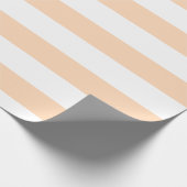 Perzikroze en wit brede horizontale strepen cadeaupapier (Hoek)