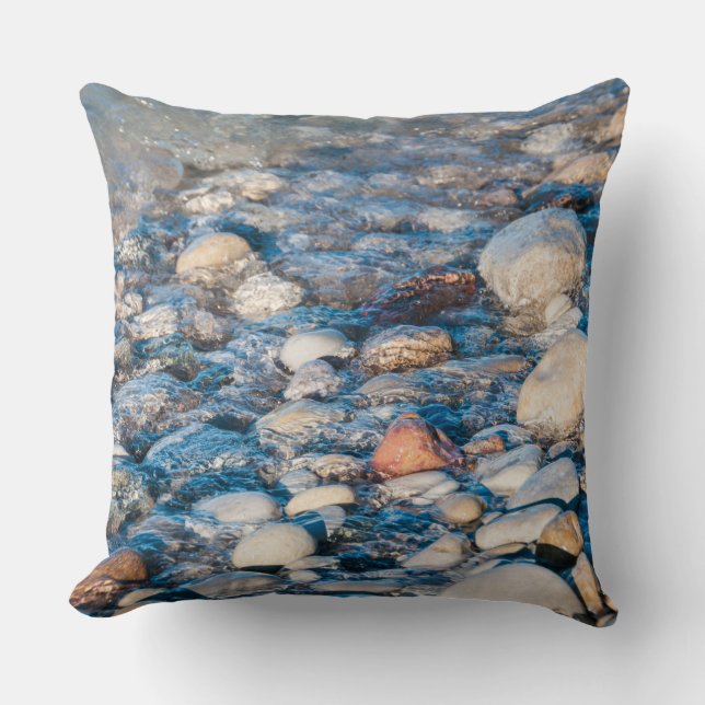 Perzikstenen aan de kust van het meer kussen (Voorkant)