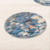 Perzikstenen aan de kust van het meer ronde kartonnen onderzetter (Gebogen)