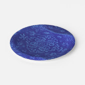 Perzisch tapijt kijkt blauw uit papieren bordje (Gekanteld)