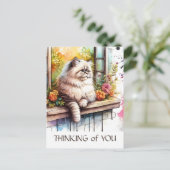 Perzische beige kat in venster met zomerbloemen briefkaart (Staand voorkant)