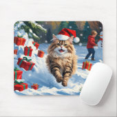 Perzische kat zit in de sneeuw met kerstmuts muismat (Met muis)