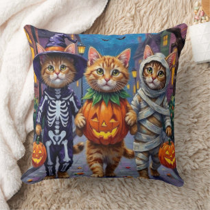 Perzische katten gaan langs voor trick-or-treat in kussen