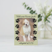 Pet Adoption Sla de datumfoto op met Paw-afdrukken Aankondigingskaart (Staand voorkant)