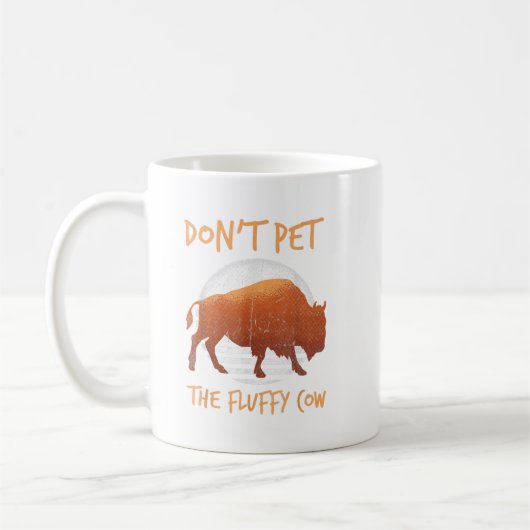 Pet de fluffy Koe Bison Buffalo niet nationaal. Koffiemok (Links)